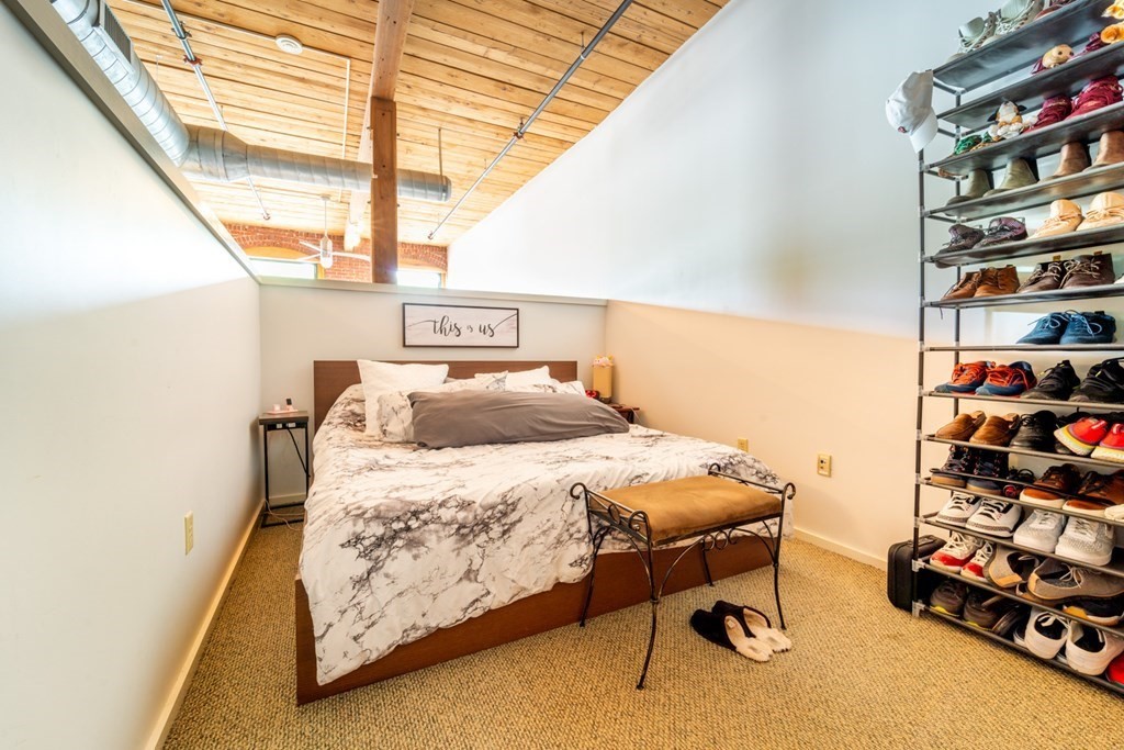 1 Envelope Terrace, Unit 309 Worcester, MA 01604 - Photo 14 of 18 a bedroom with a bed and a window