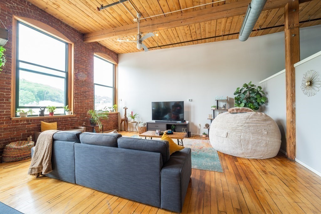 1 Envelope Terrace, Unit 309 Worcester, MA 01604 - Photo 3 of 18 a living room with furniture and a flat screen tv