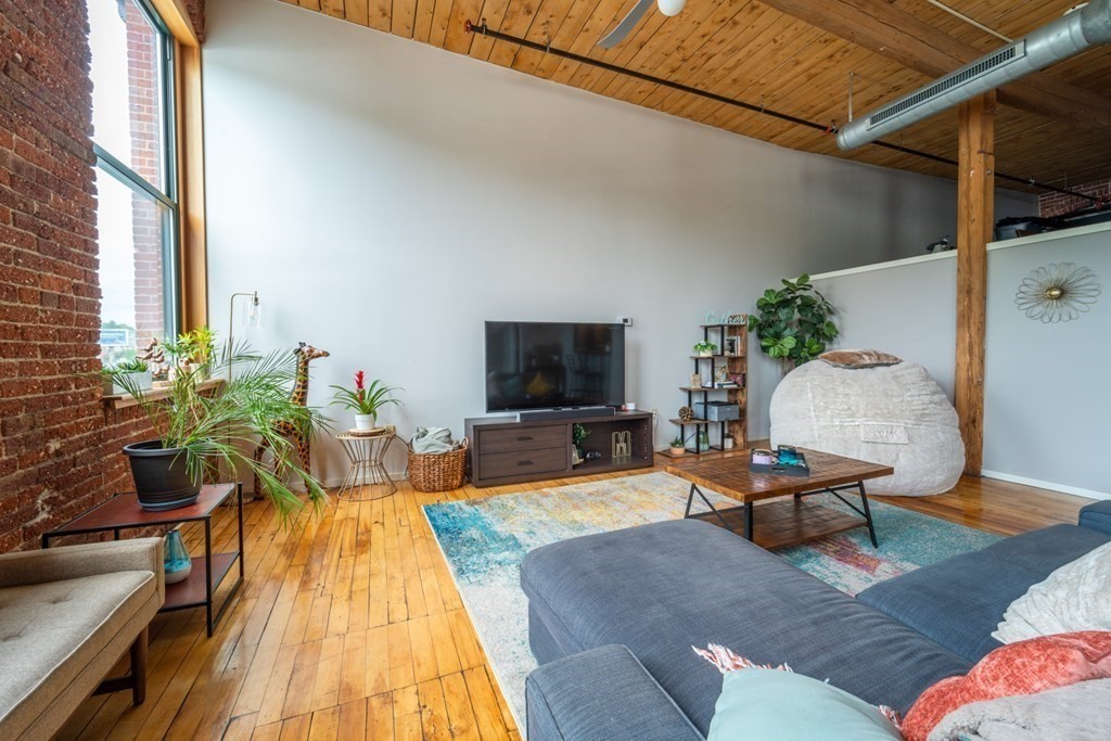 1 Envelope Terrace, Unit 309 Worcester, MA 01604 - Photo 4 of 18 a living room with furniture and a flat screen tv