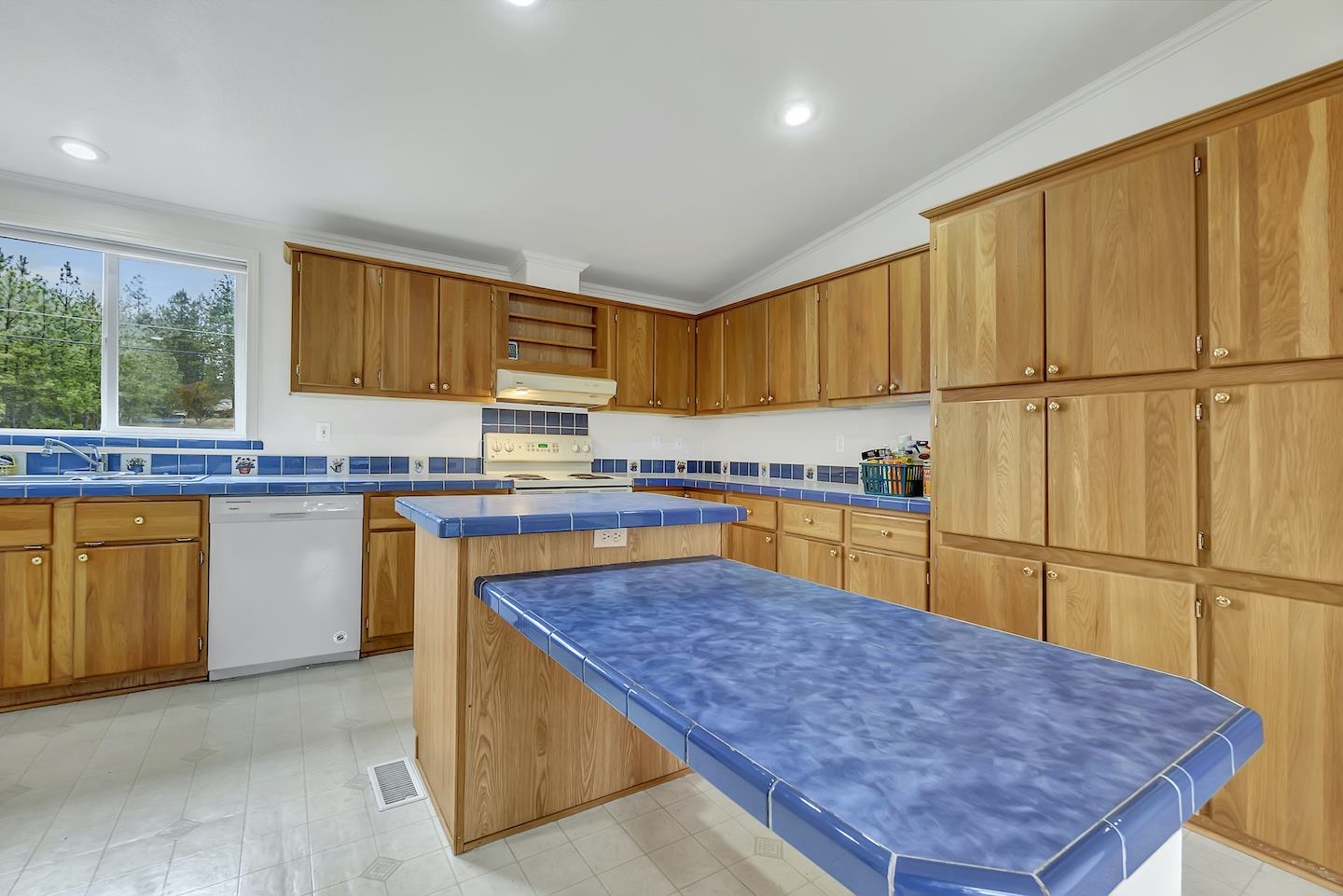 12724 North Mayfair Road Spokane, WA 99218 - Photo 13 of 48