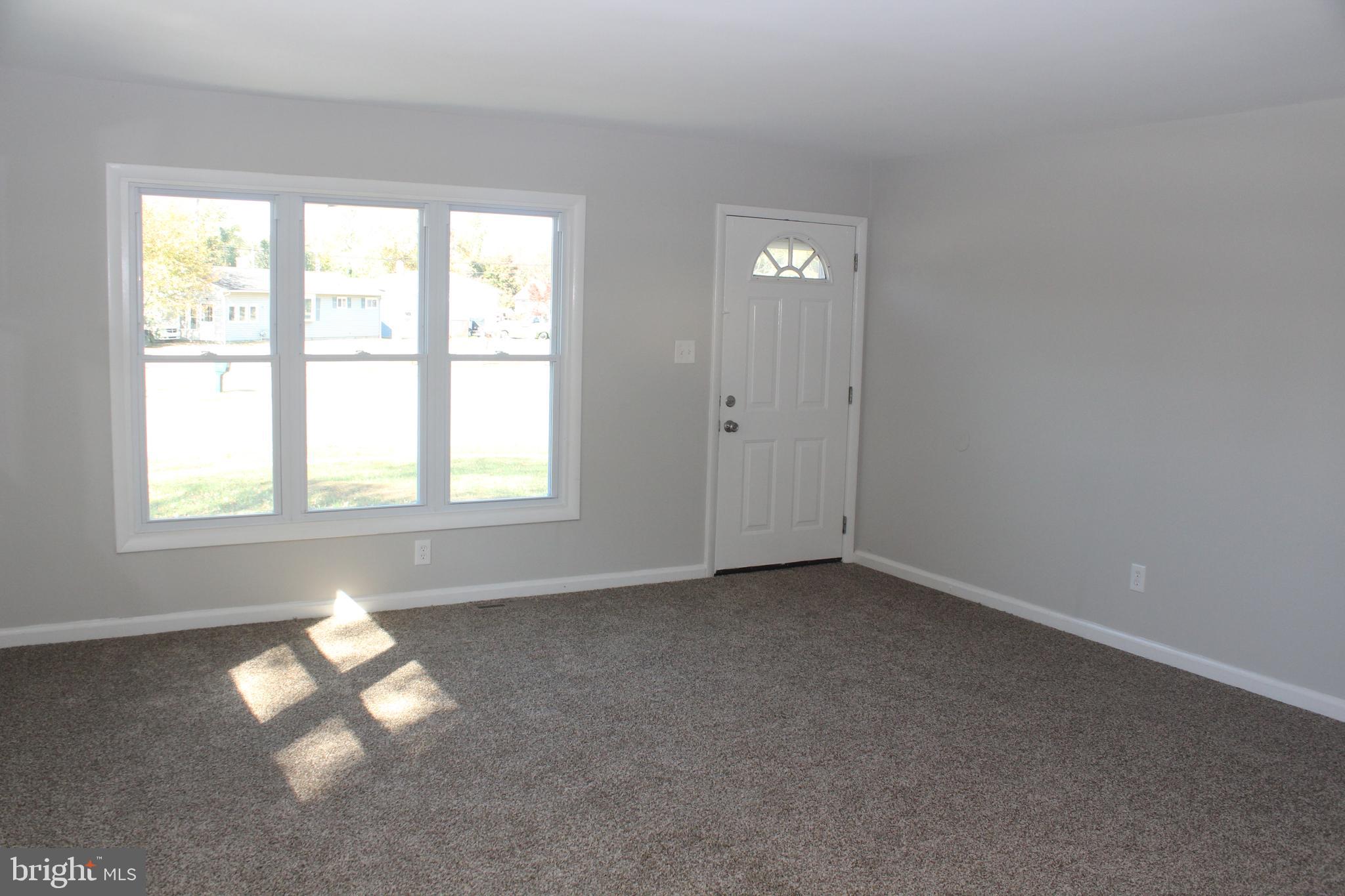1425 John Clark Road Dover, DE 19904 - Photo 5 of 21 Living Room
