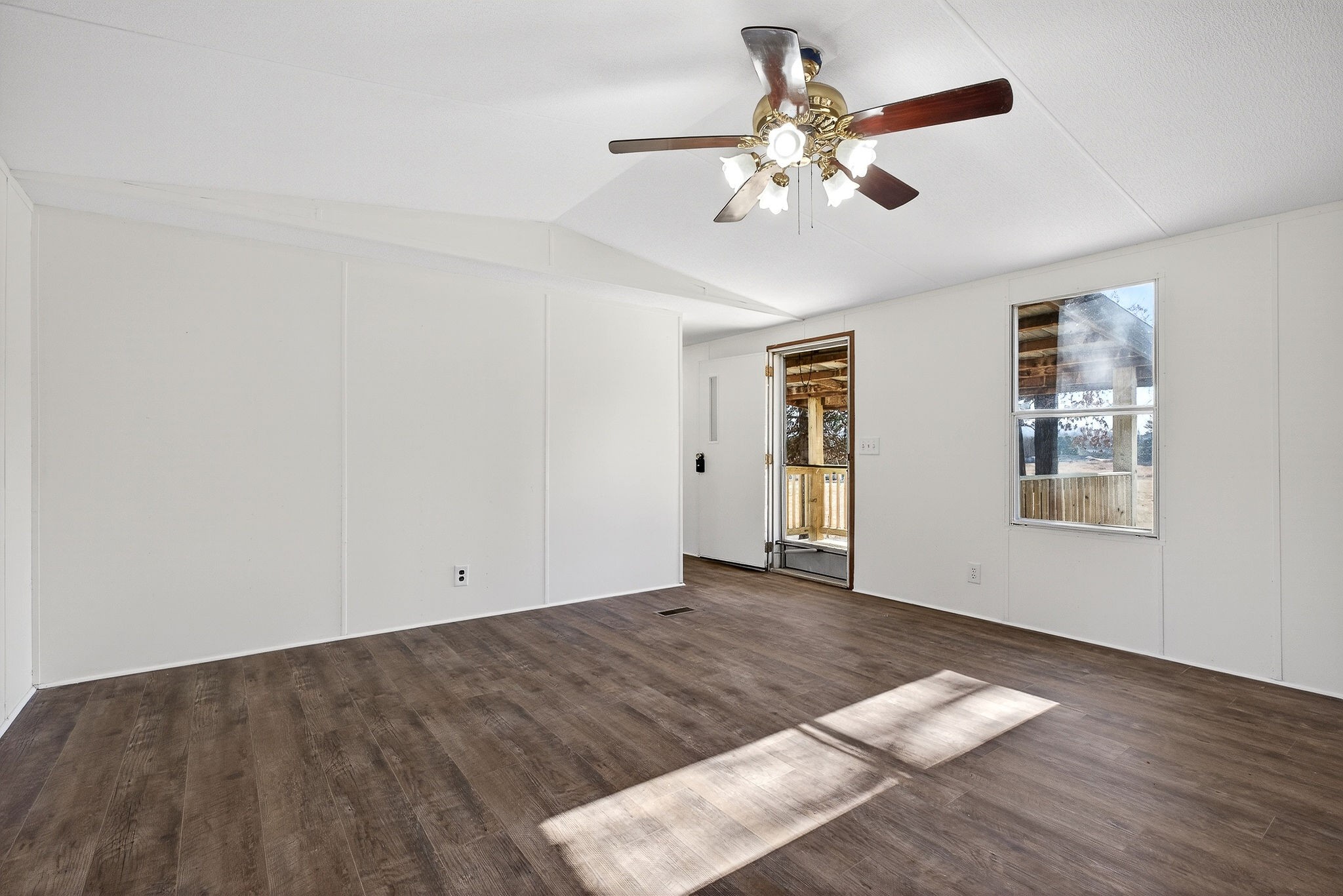 2696 Doran Road Sparta, TN 38583 - Photo 4 of 39 Gallery Image 4