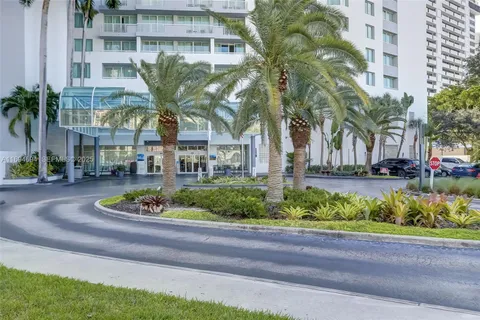 $134,900 | 2670 East Sunrise Boulevard, Unit 905, Fort Lauderdale, FL 33304