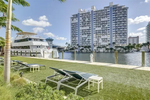 $134,900 | 2670 East Sunrise Boulevard, Unit 905, Fort Lauderdale, FL 33304
