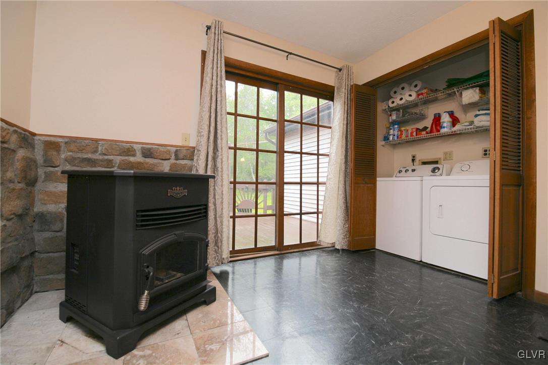175 Scenic Drive Albrightsville, PA 18210 - Photo 8 of 24 a kitchen with a stove and a microwave