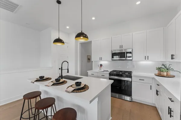 $334,900 | 3002 Jensen Drive, Houston, TX 77026