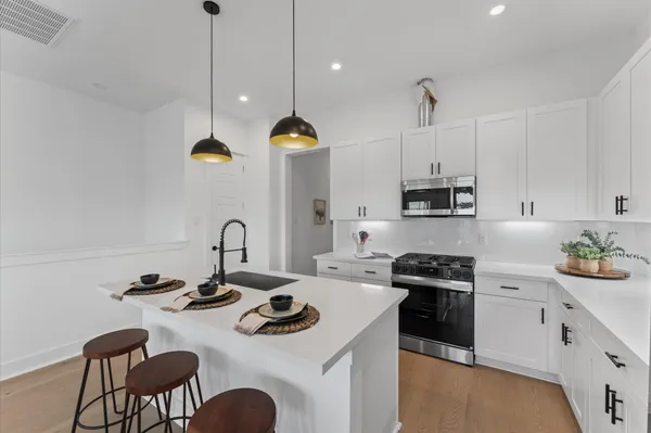 $334,900 | 3002 Jensen Drive, Houston, TX 77026