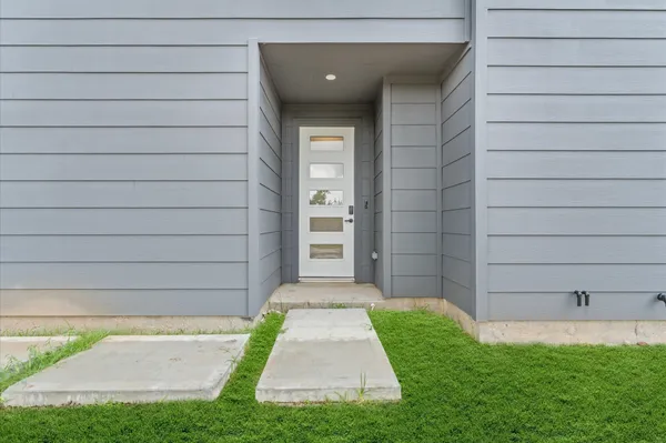 $334,900 | 3002 Jensen Drive, Houston, TX 77026