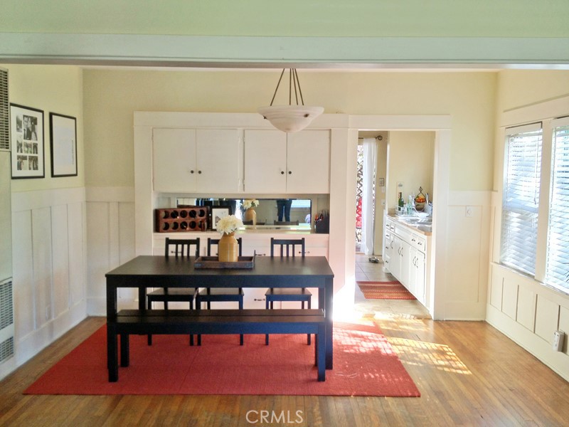 308 Coronado Avenue Long Beach, CA 90814 - Photo 5 of 10 a view of a dining room with furniture