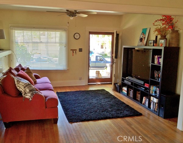 308 Coronado Avenue Long Beach, CA 90814 - Photo 8 of 10 a living room with a bed furniture and a flat screen tv
