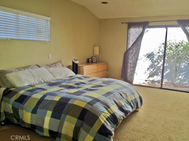 308 Coronado Avenue Long Beach, CA 90814 - Photo 9 of 10 a bedroom with a bed and a window