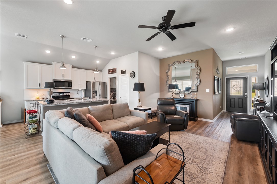 3440 Utah Court Bryan, TX 77808 - Photo 3 of 18