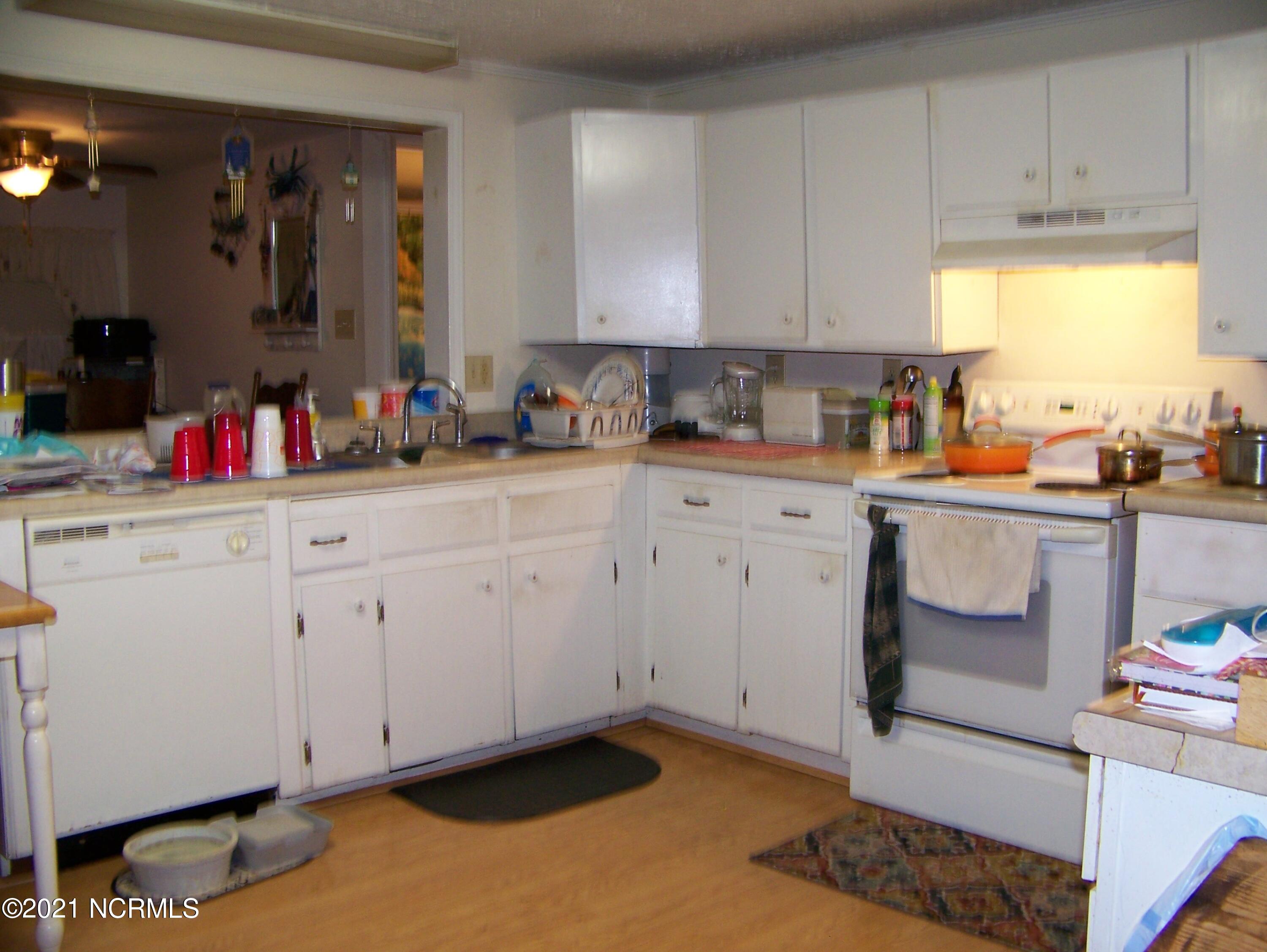 261 Shore Road Newport, NC 28570 - Photo 11 of 31 Kitchen
