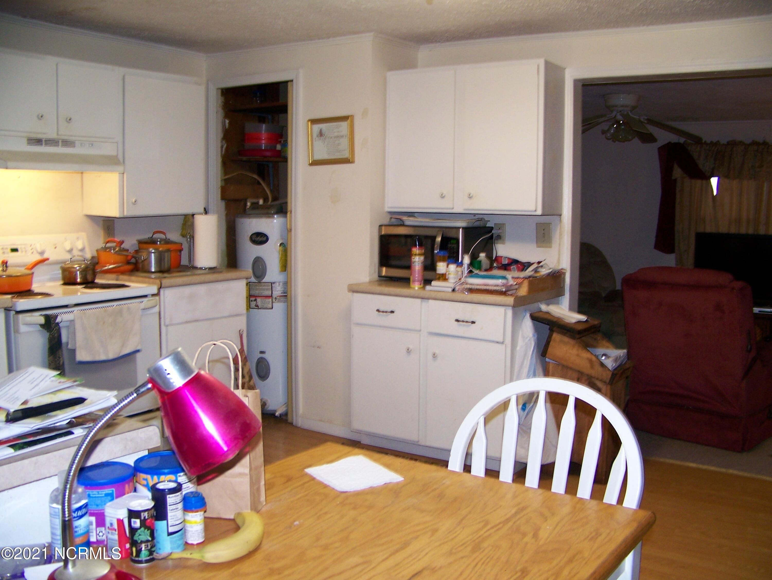 261 Shore Road Newport, NC 28570 - Photo 13 of 31 Kitchen