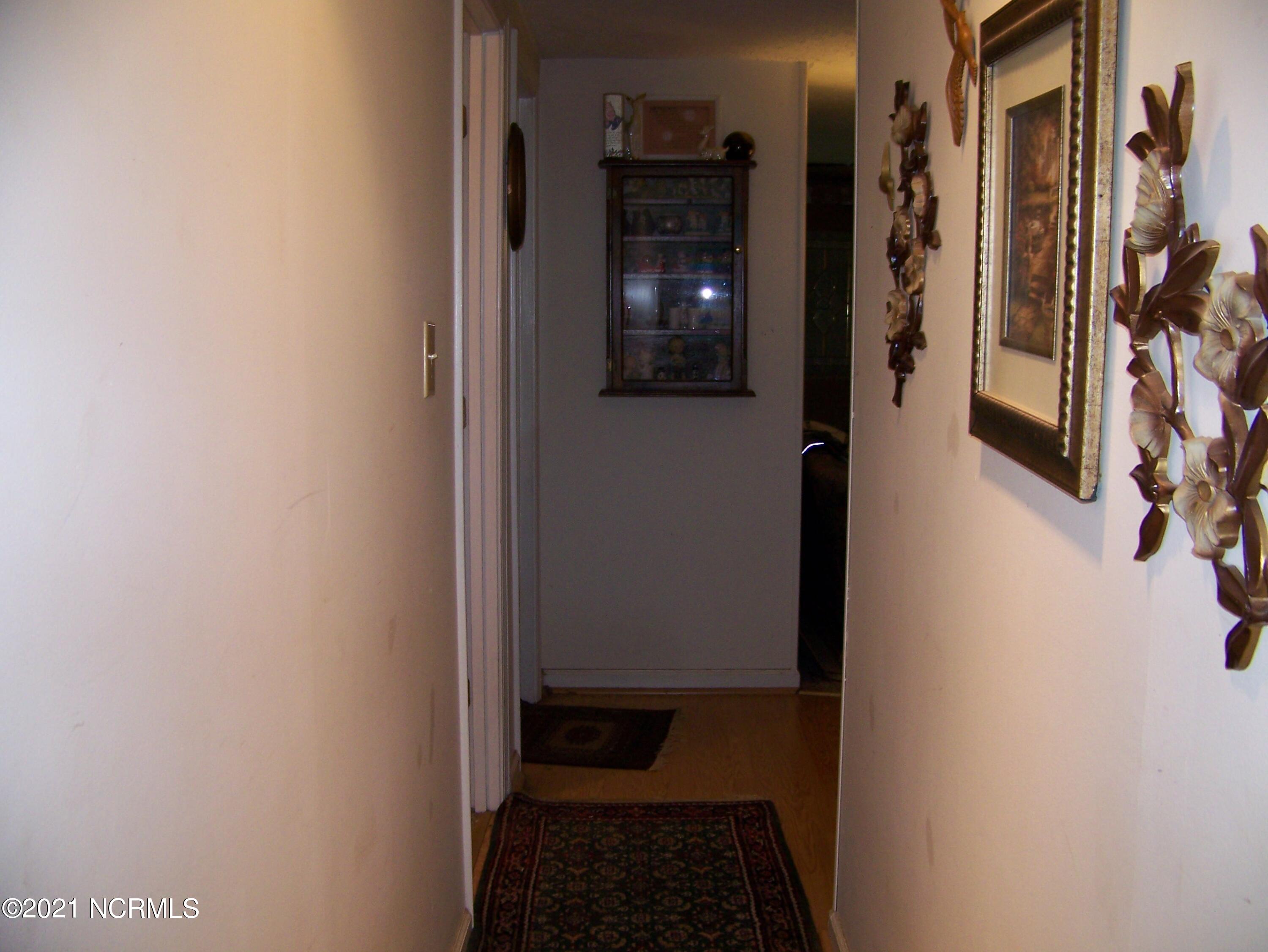 261 Shore Road Newport, NC 28570 - Photo 17 of 31 hallway 2