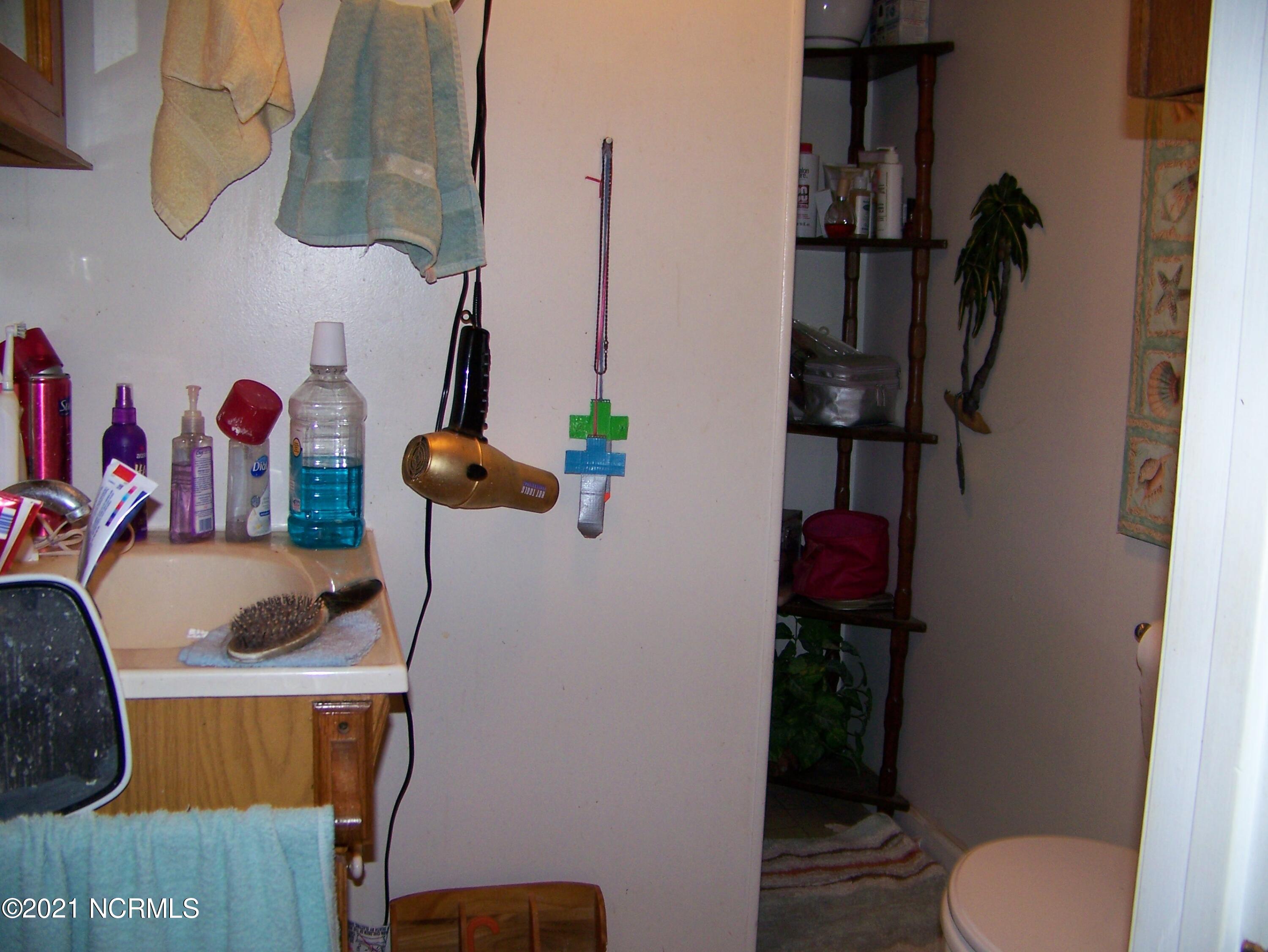 261 Shore Road Newport, NC 28570 - Photo 20 of 31 Bathroom #2