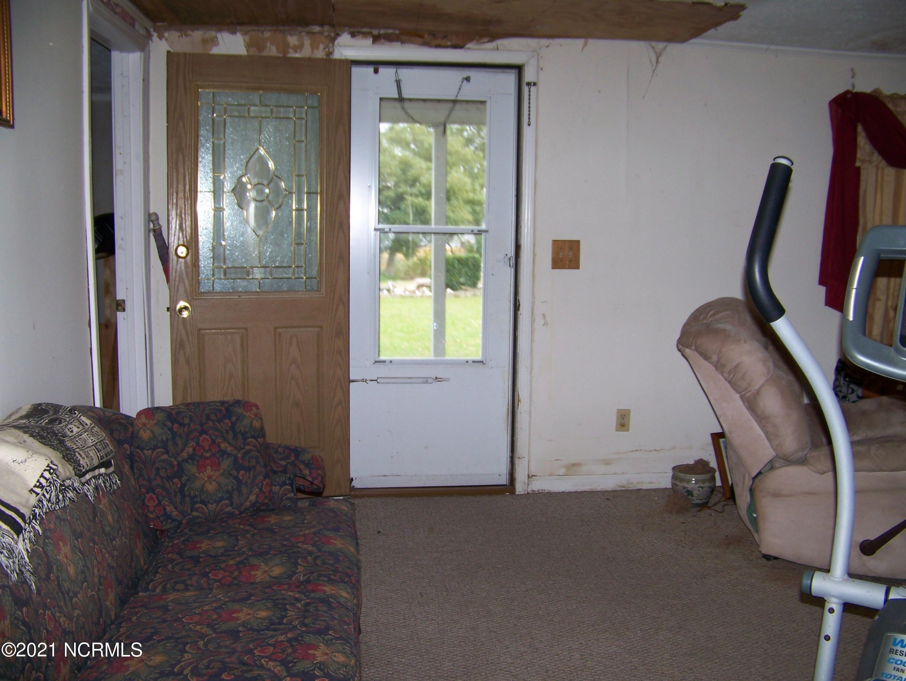 261 Shore Road Newport, NC 28570 - Photo 21 of 31 front door/living room
