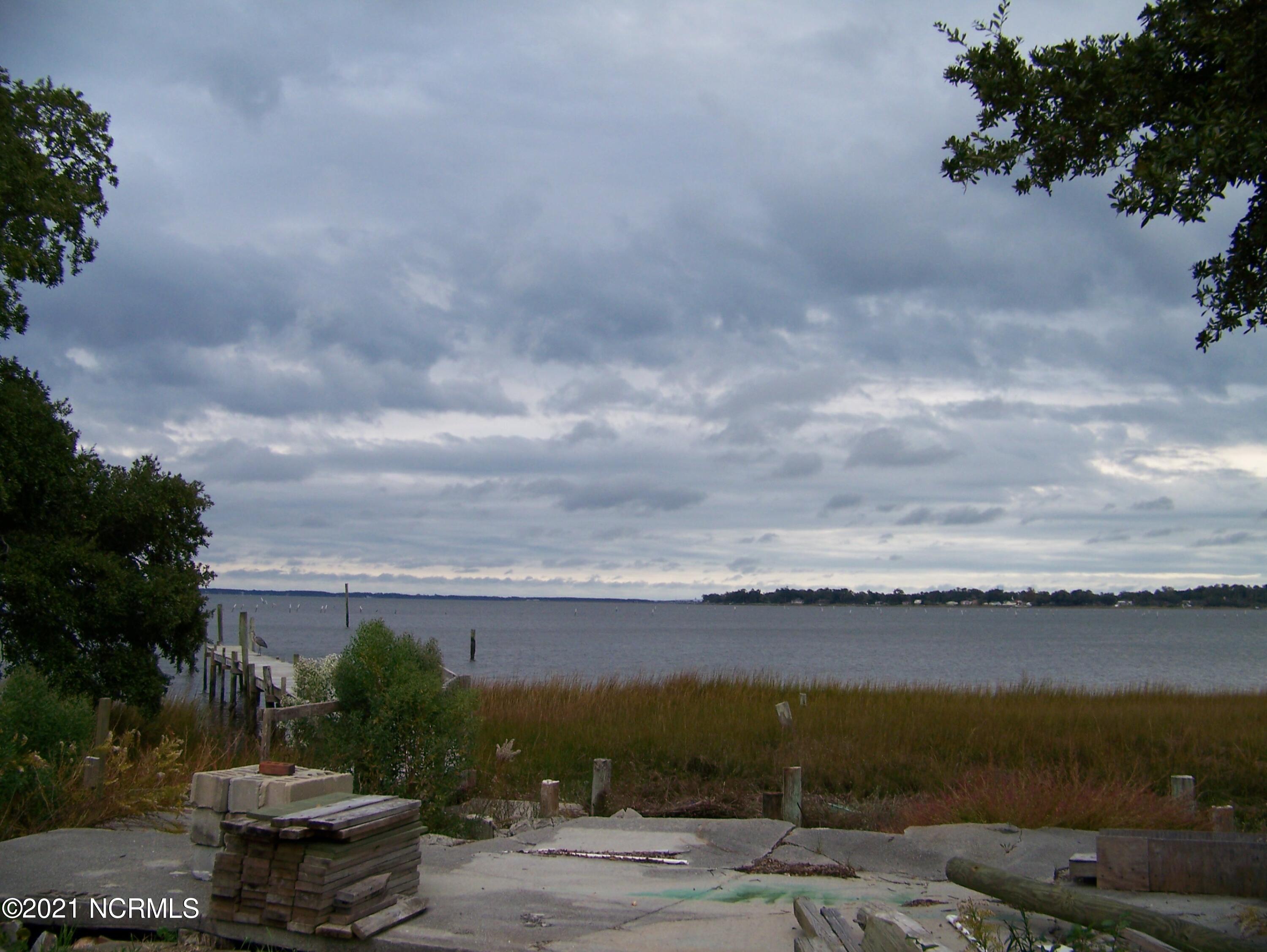 261 Shore Road Newport, NC 28570 - Photo 31 of 31 Relaxing