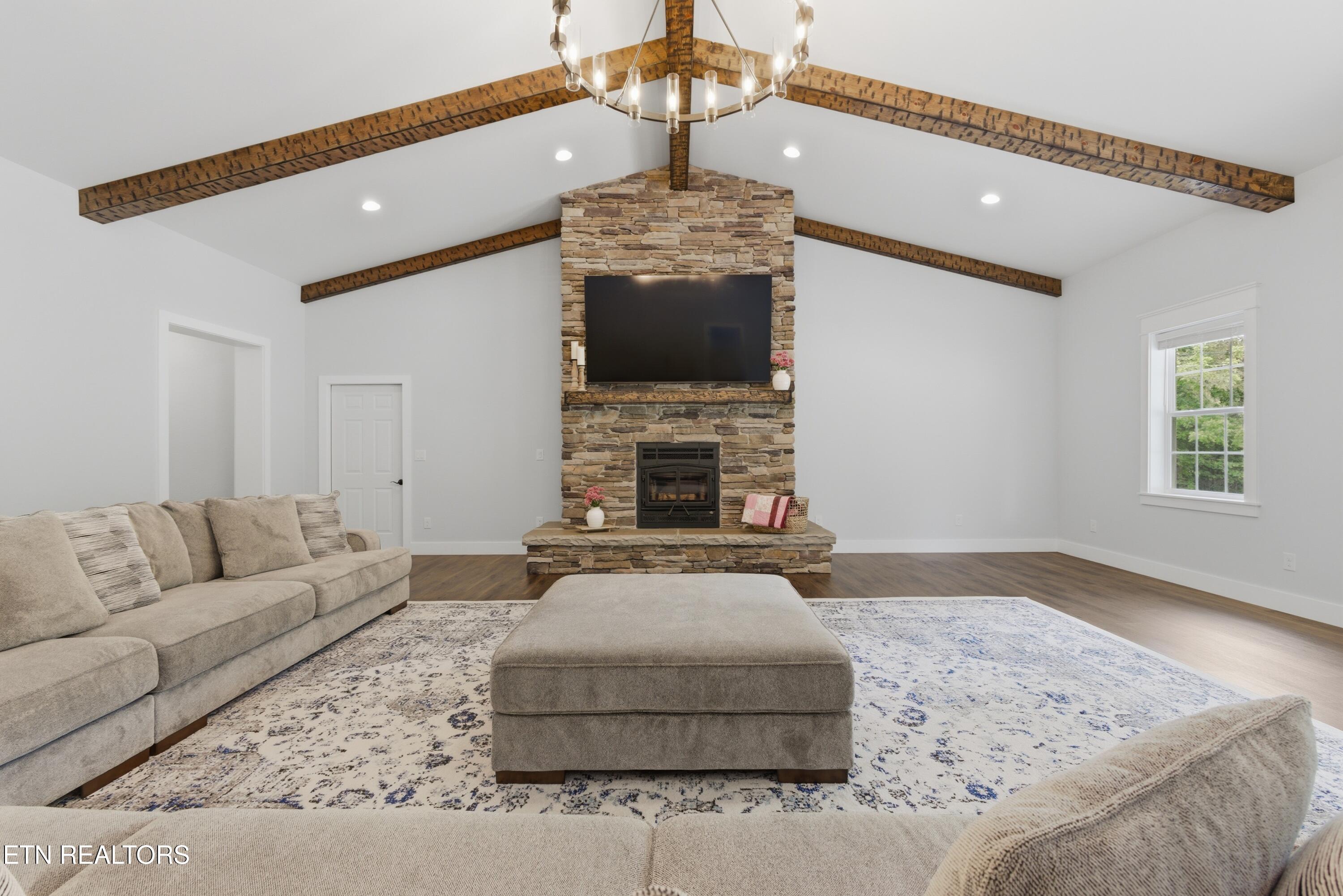 111 Eagle Point Road Oakdale, TN 37829 - Photo 11 of 56 living room