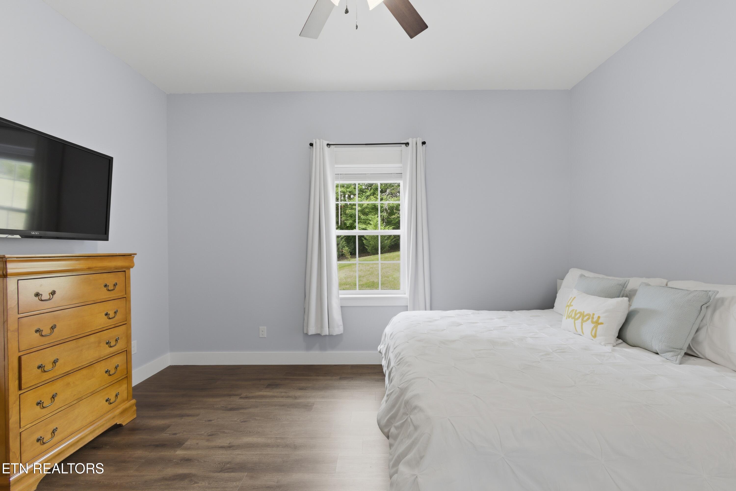111 Eagle Point Road Oakdale, TN 37829 - Photo 17 of 56 master bedroom