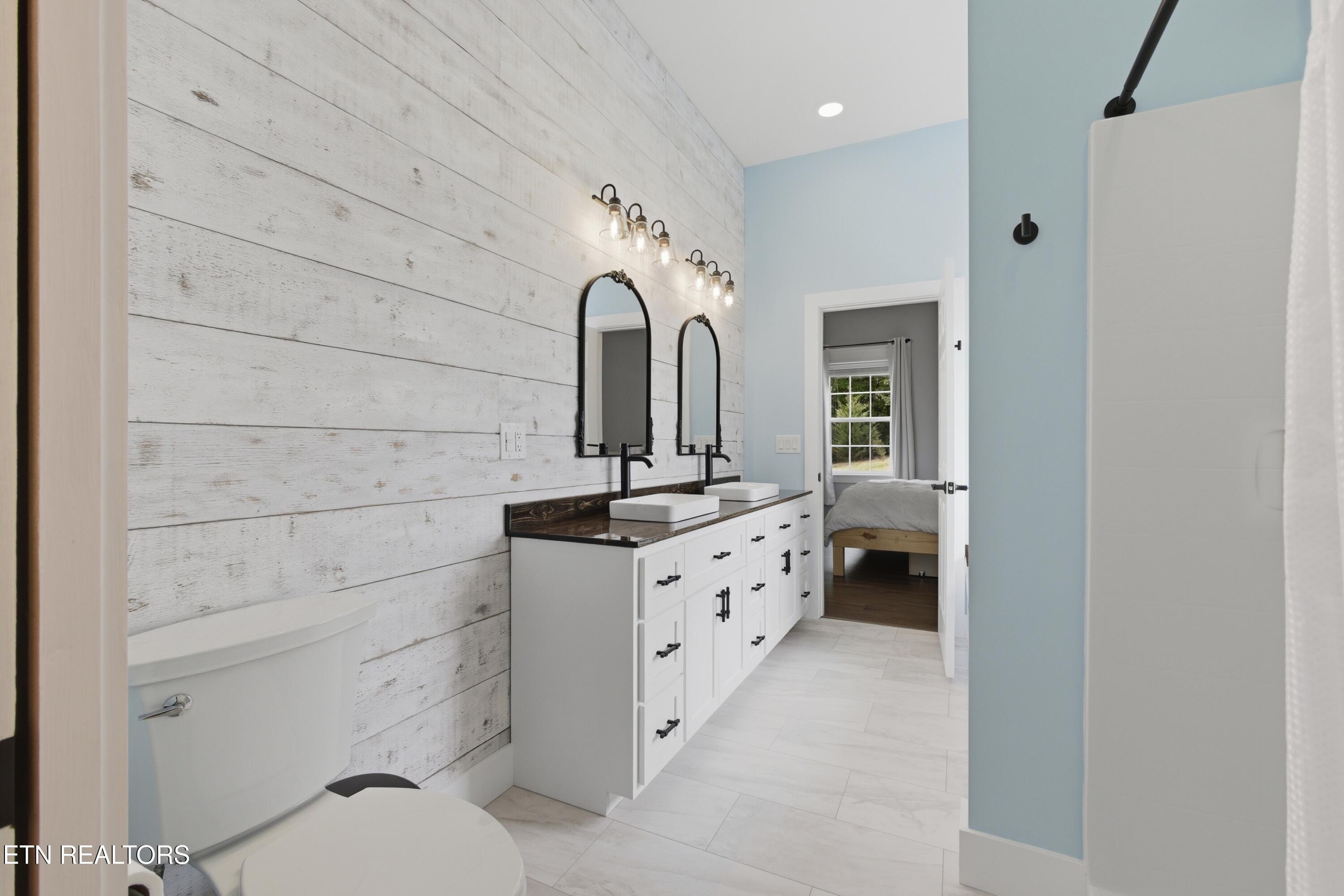 111 Eagle Point Road Oakdale, TN 37829 - Photo 21 of 56 master bathroom