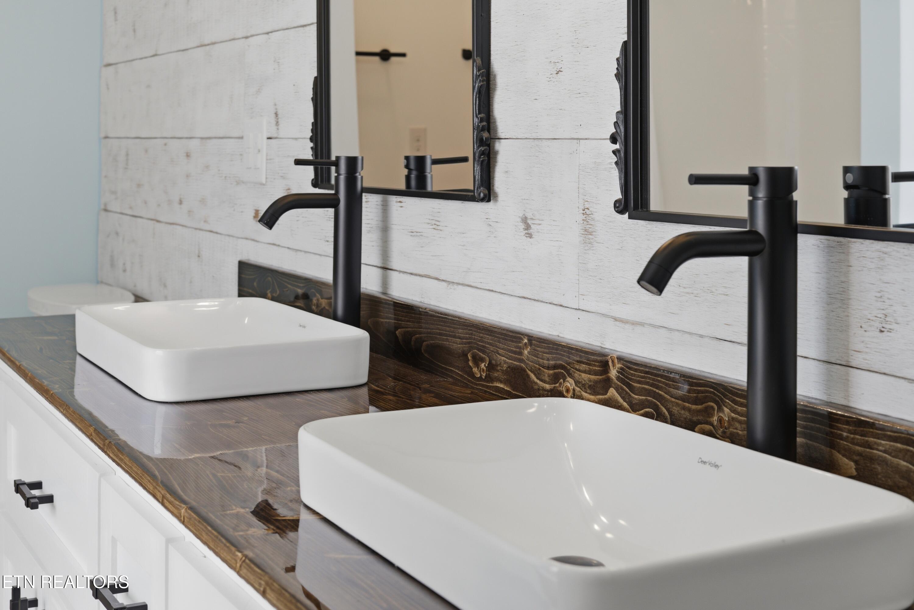 111 Eagle Point Road Oakdale, TN 37829 - Photo 22 of 56 double vanity