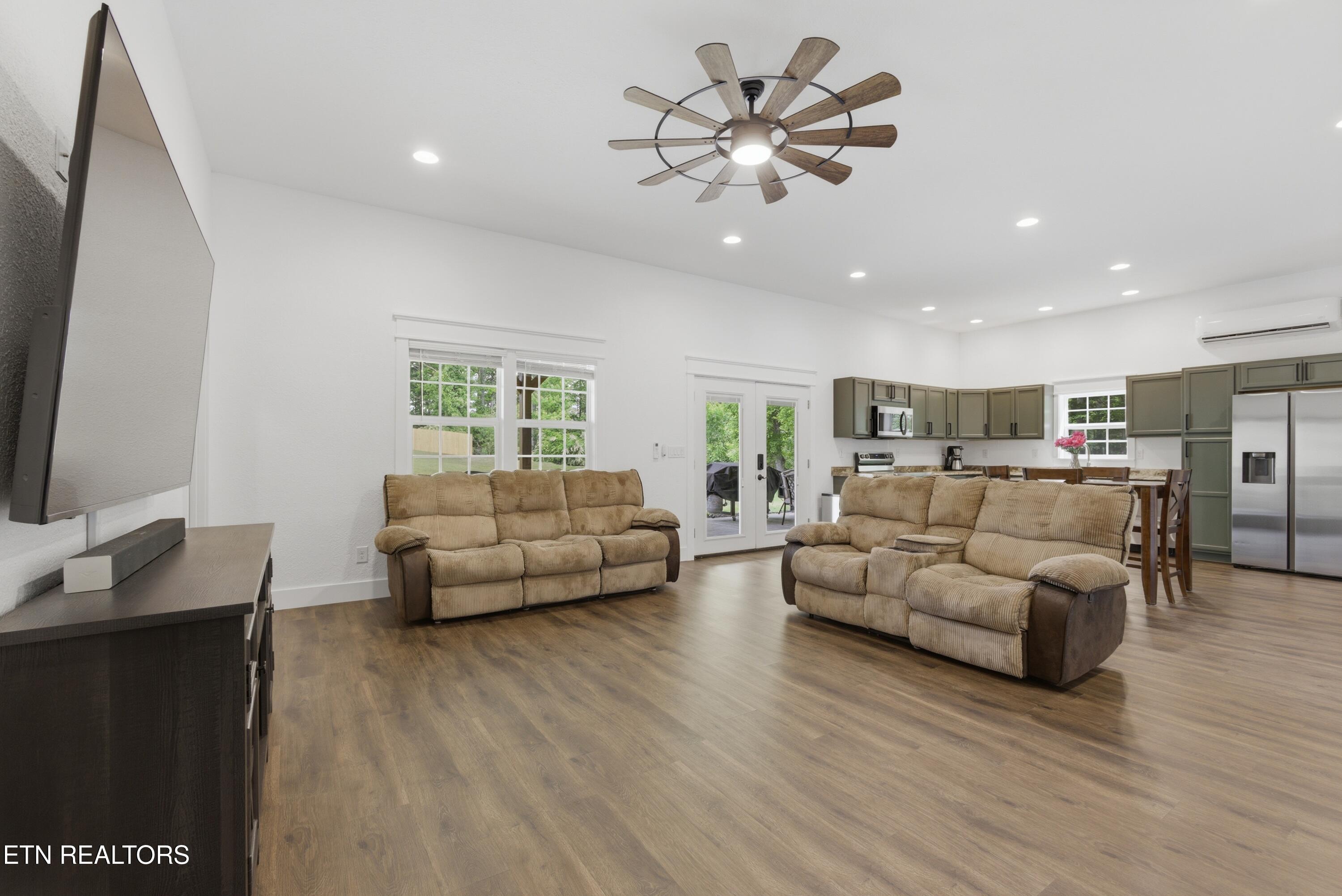 111 Eagle Point Road Oakdale, TN 37829 - Photo 25 of 56 family room/kitchen
