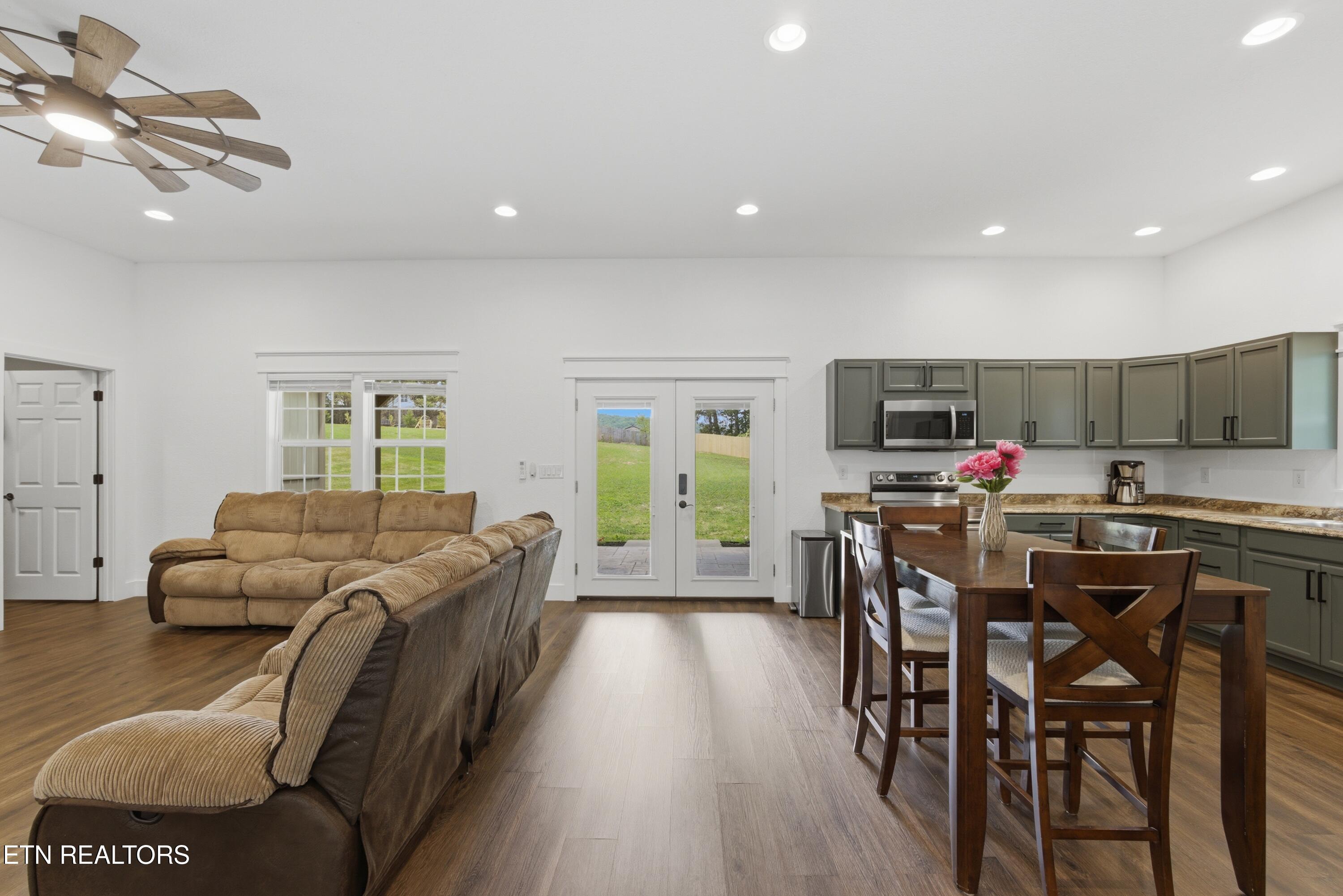 111 Eagle Point Road Oakdale, TN 37829 - Photo 27 of 56 family room/kitchen