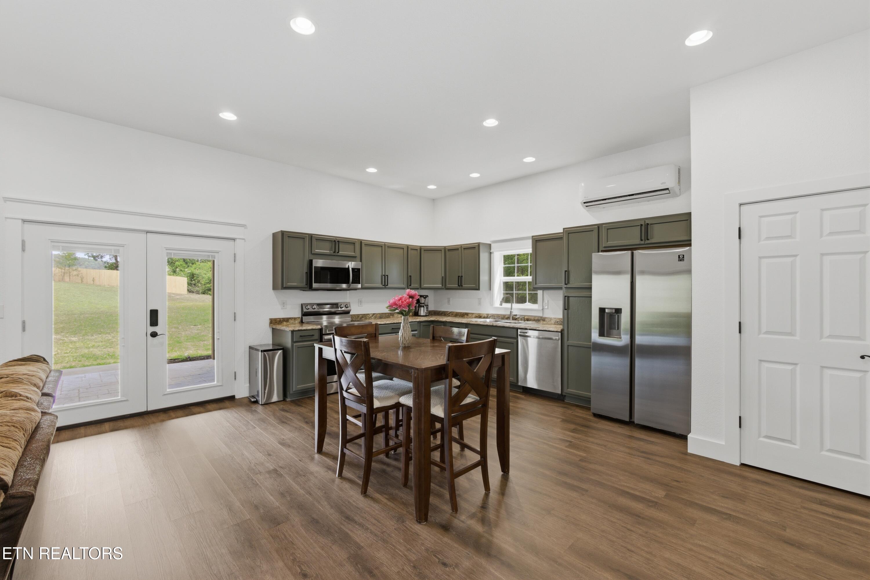 111 Eagle Point Road Oakdale, TN 37829 - Photo 29 of 56 kitchen/dining area