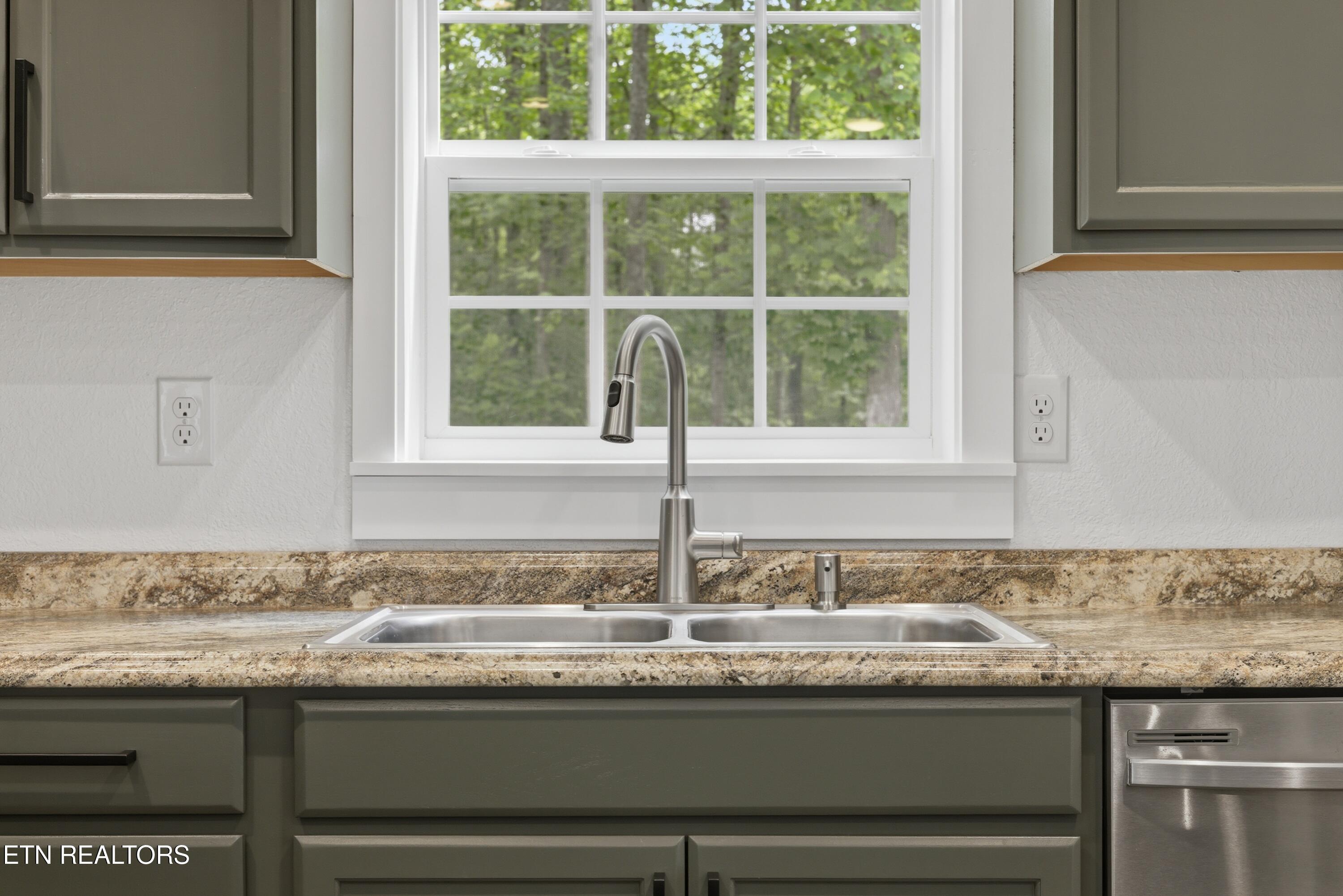 111 Eagle Point Road Oakdale, TN 37829 - Photo 32 of 56 kitchen