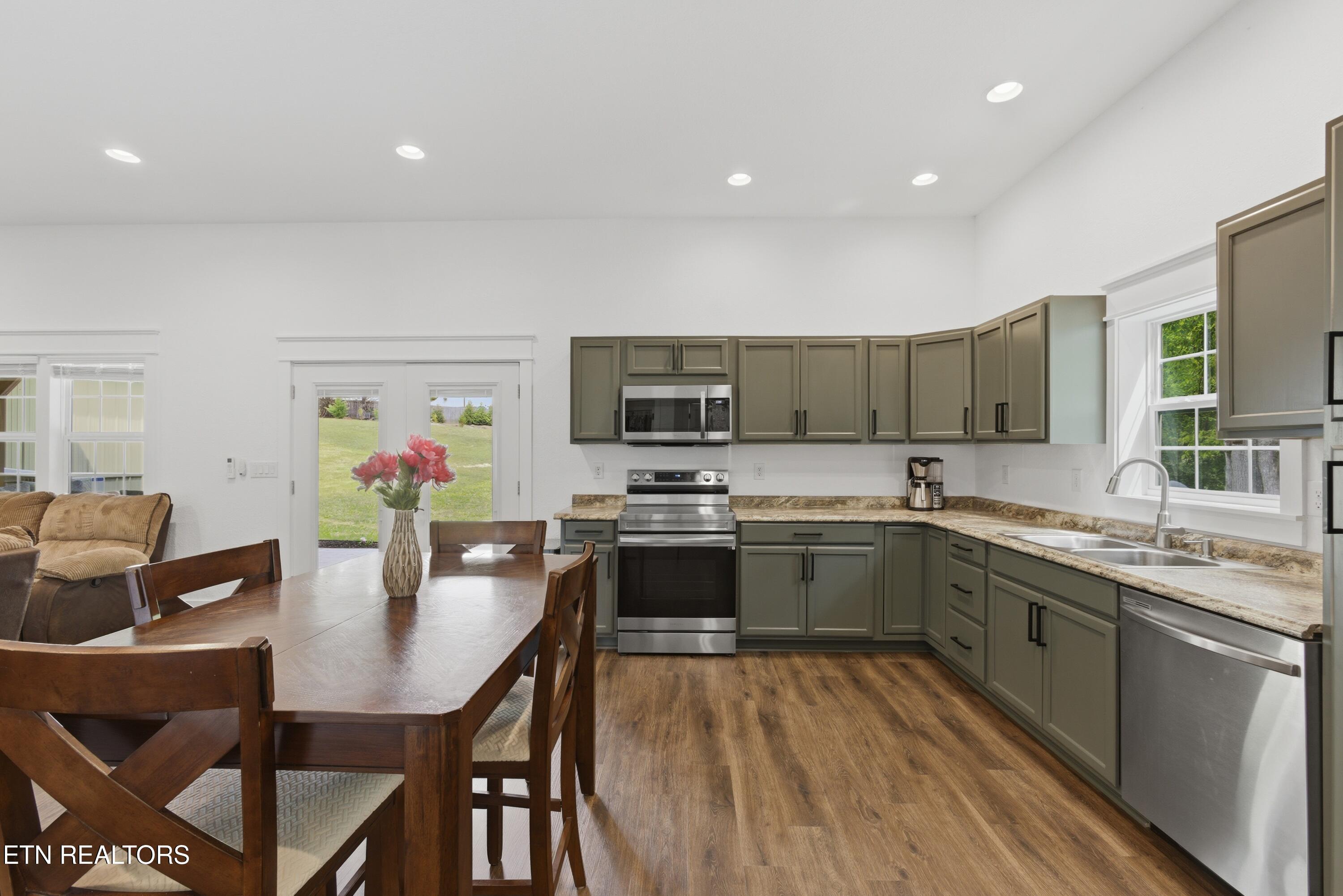 111 Eagle Point Road Oakdale, TN 37829 - Photo 33 of 56 kitchen