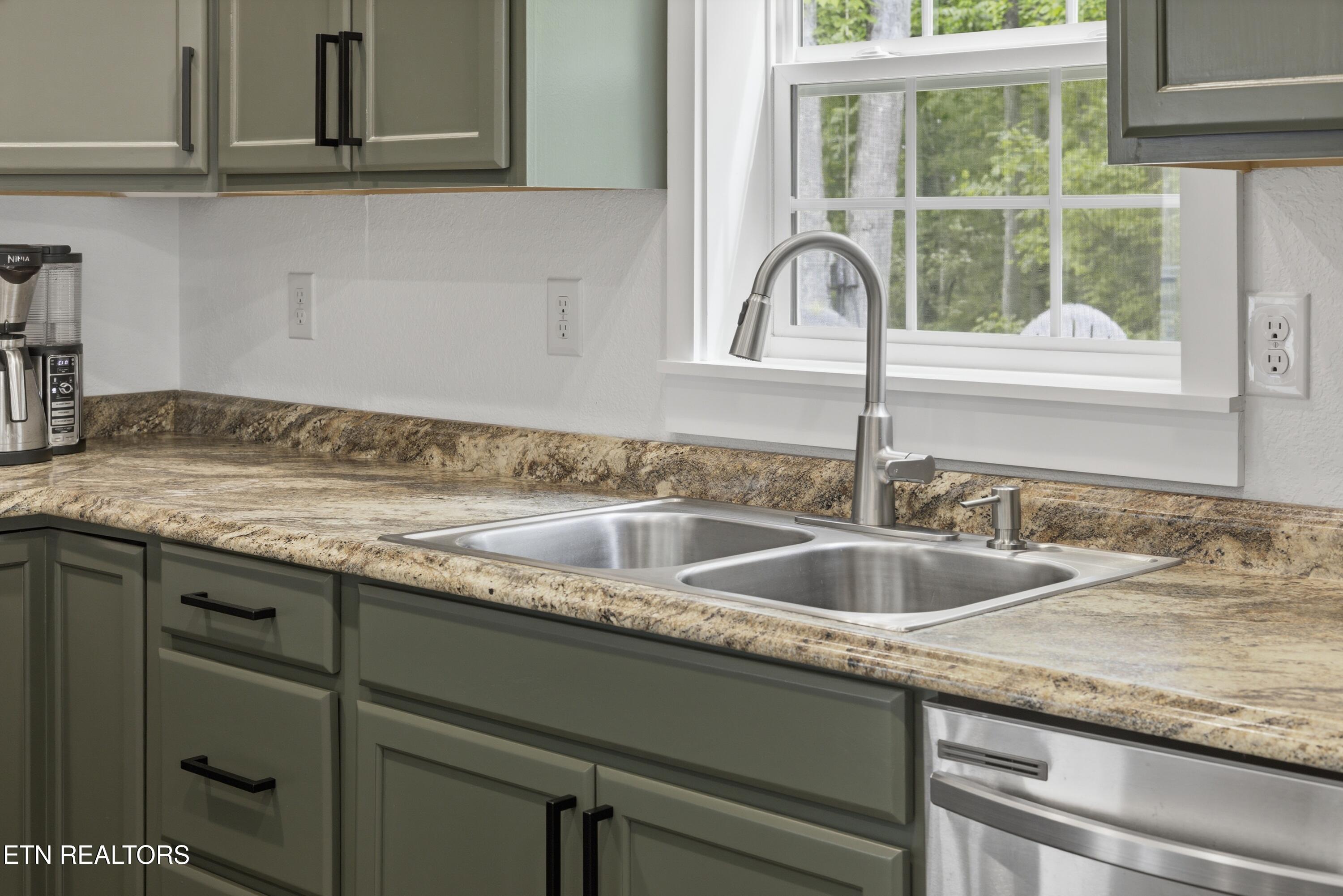 111 Eagle Point Road Oakdale, TN 37829 - Photo 34 of 56 kitchen