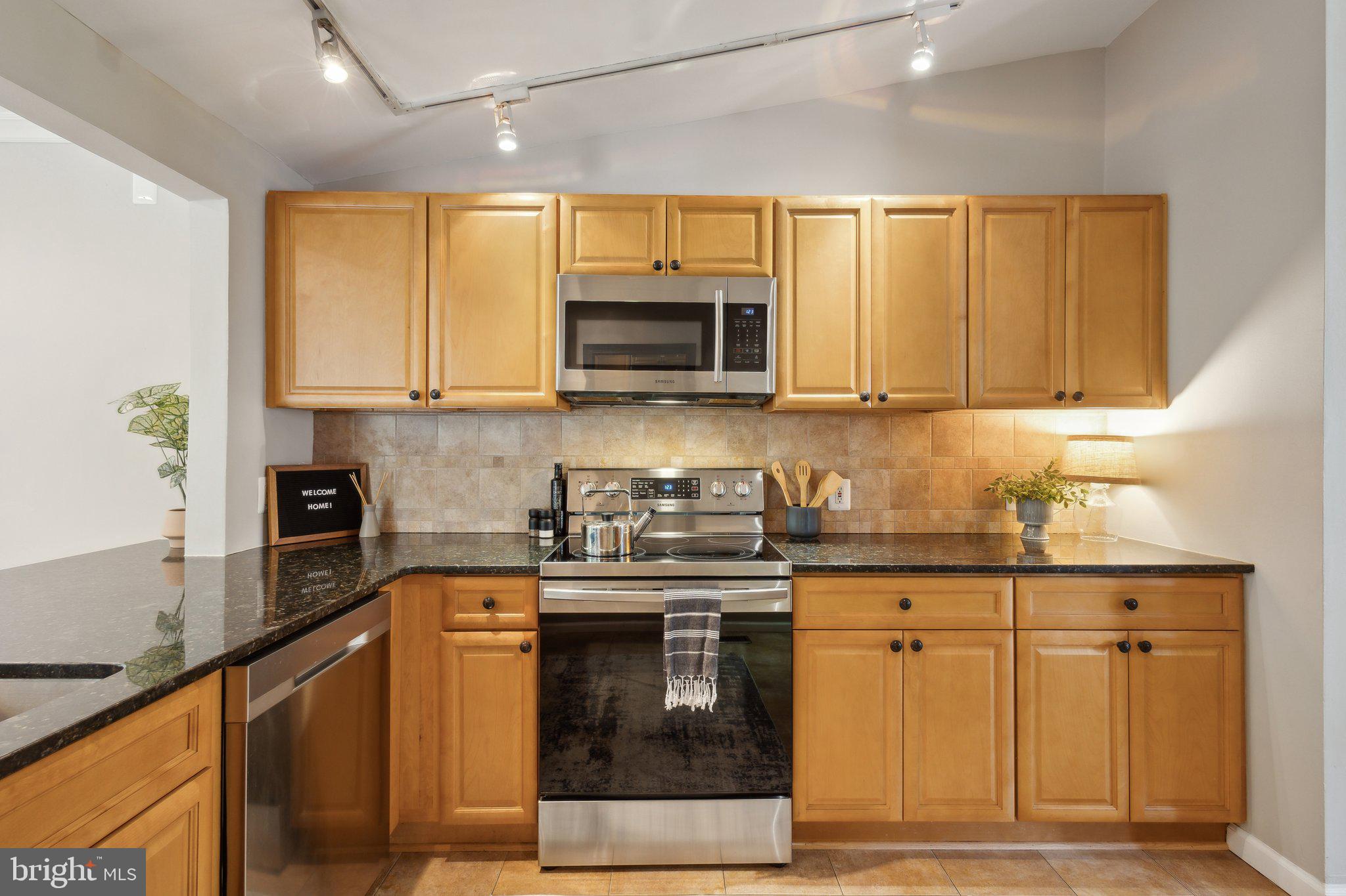 8483 Falling Leaf Road Springfield, VA 22153 - Photo 16 of 42 Kitchen