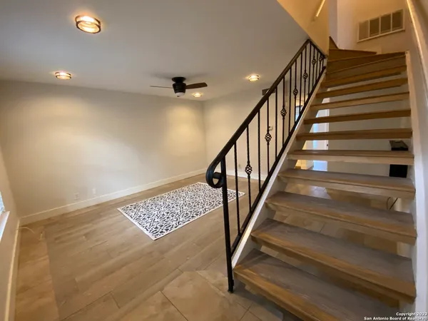 $1,190 | 2811 Woodbury Drive, Unit 403, San Antonio, TX 78217