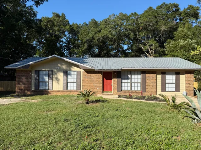 $1,325 | 298 Cross Drive, Crestview, FL 32536