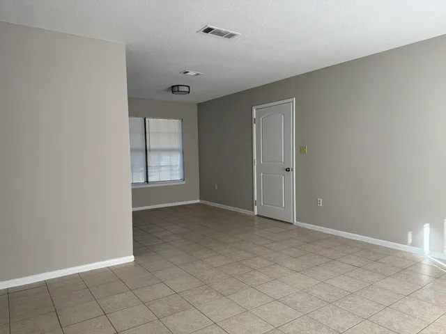 $1,325 | 298 Cross Drive, Crestview, FL 32536