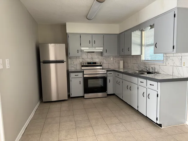 $1,325 | 298 Cross Drive, Crestview, FL 32536