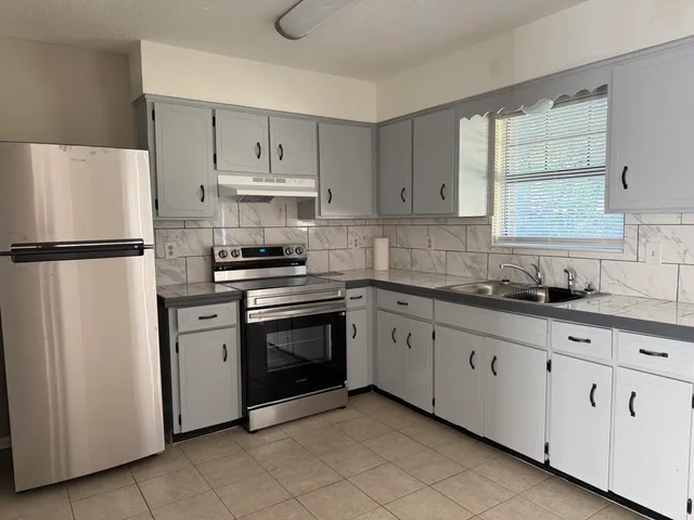 $1,325 | 298 Cross Drive, Crestview, FL 32536