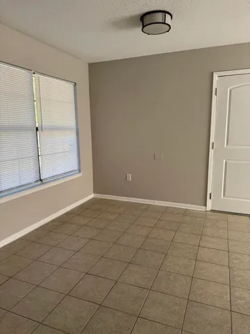 $1,325 | 298 Cross Drive, Crestview, FL 32536