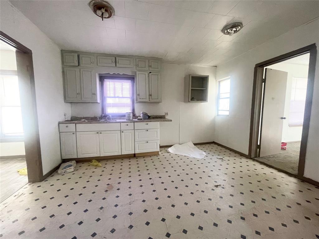 863 4th Street Southwest Paris, TX 75460 - Photo 4 of 12