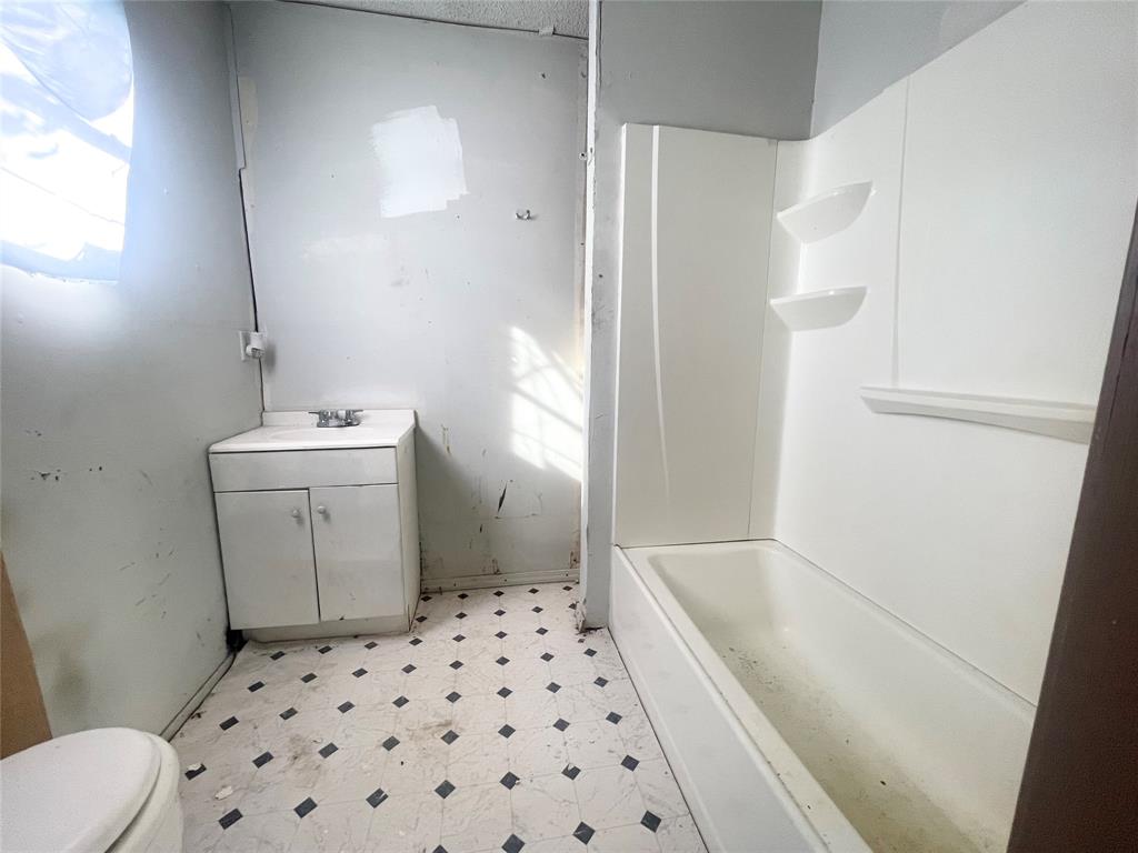 863 4th Street Southwest Paris, TX 75460 - Photo 7 of 12