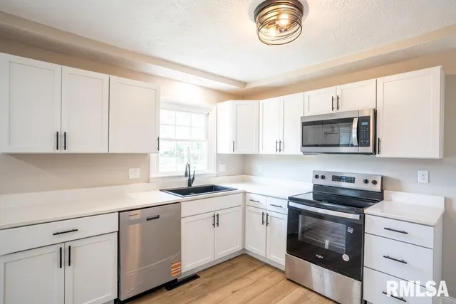 $181,900 | 865 Stardust Drive, Herrin, IL 62948