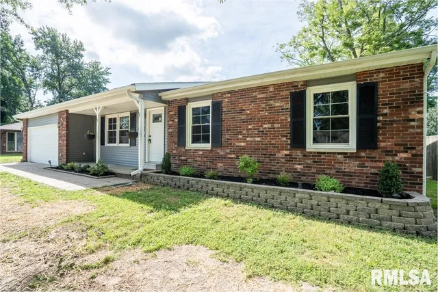 $181,900 | 865 Stardust Drive, Herrin, IL 62948