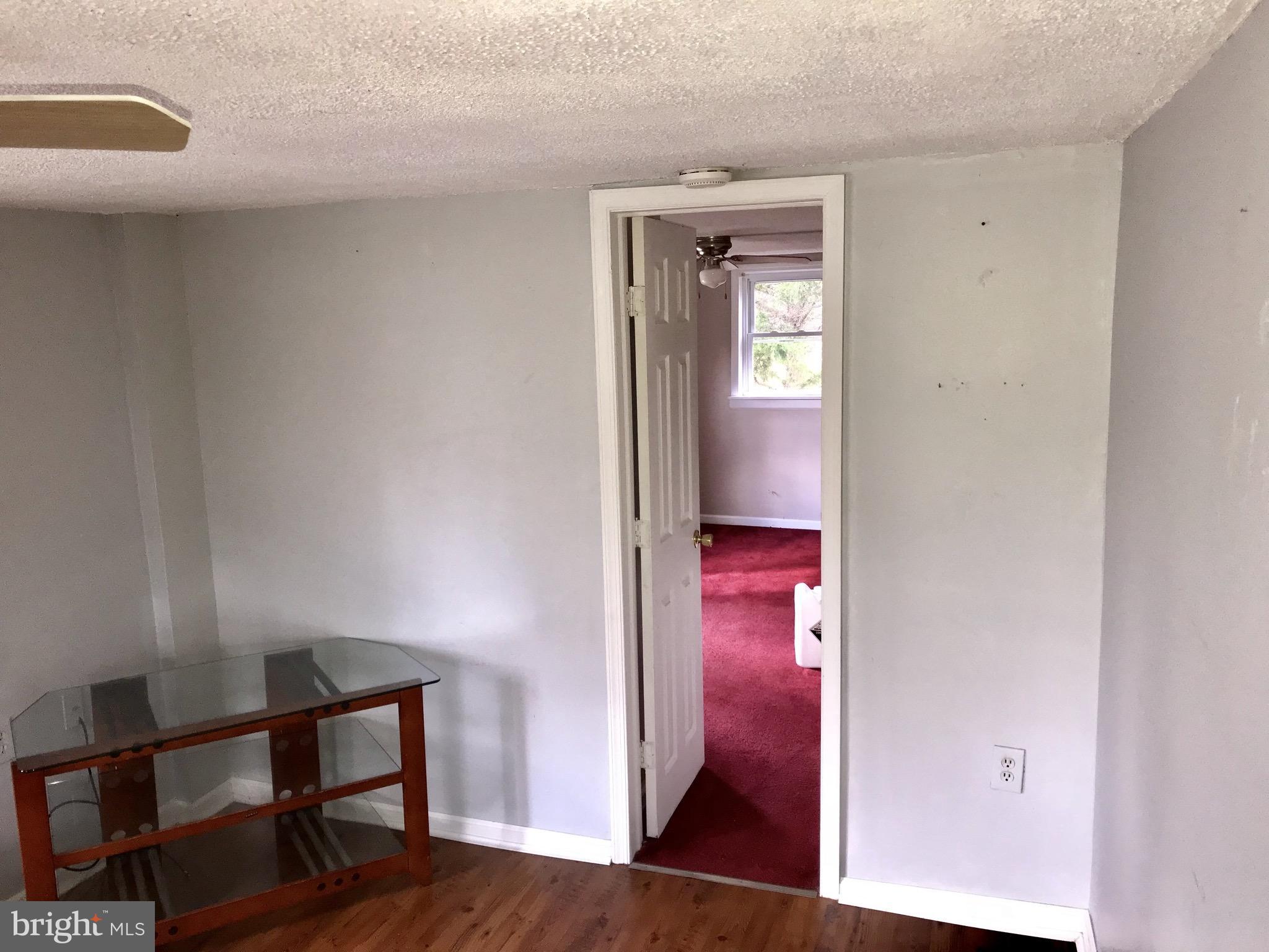 44 Off Rt 4 Berkeley Springs Berkeley Springs, WV 25411 - Photo 6 of 20 Living Room