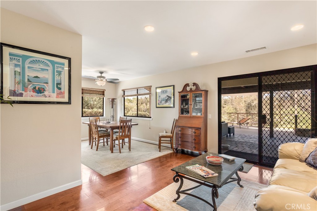 1691 Pepper Tree Place Fallbrook, CA 92028 - Photo 9 of 51 Sitting room