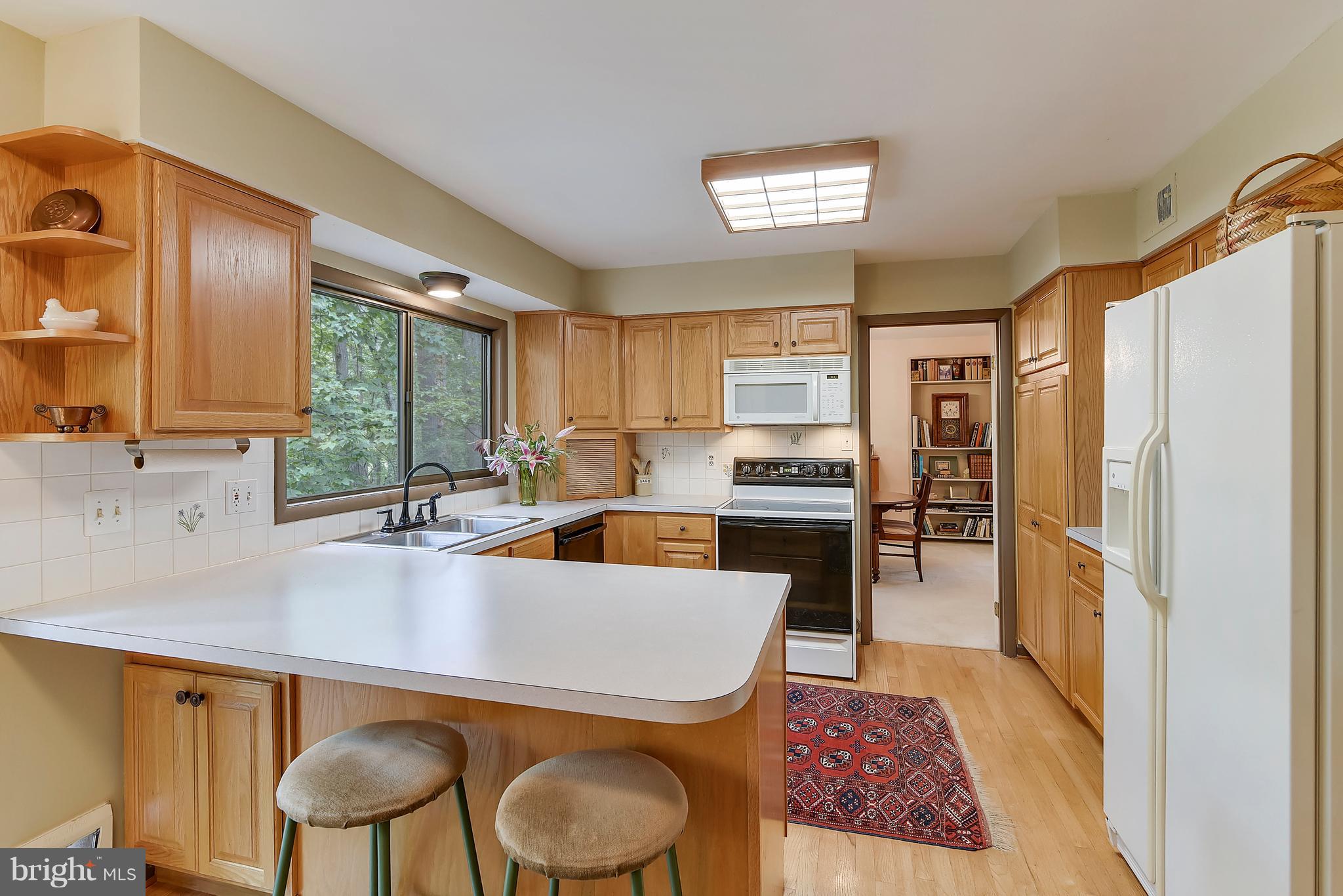 10908 Thanlet Lane Reston, VA 20190 - Photo 11 of 30 Kitchen