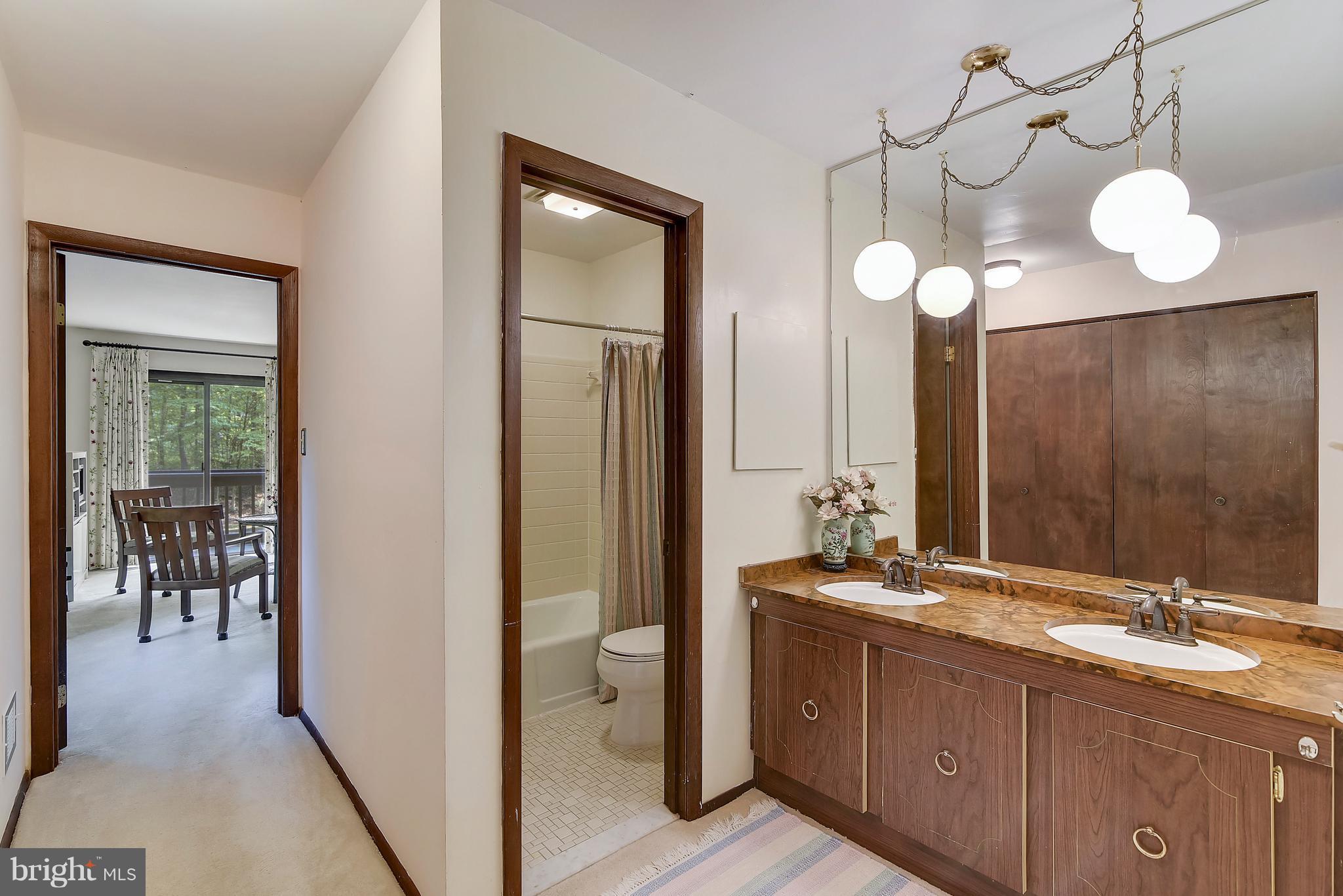 10908 Thanlet Lane Reston, VA 20190 - Photo 18 of 30 Upper Level Hall