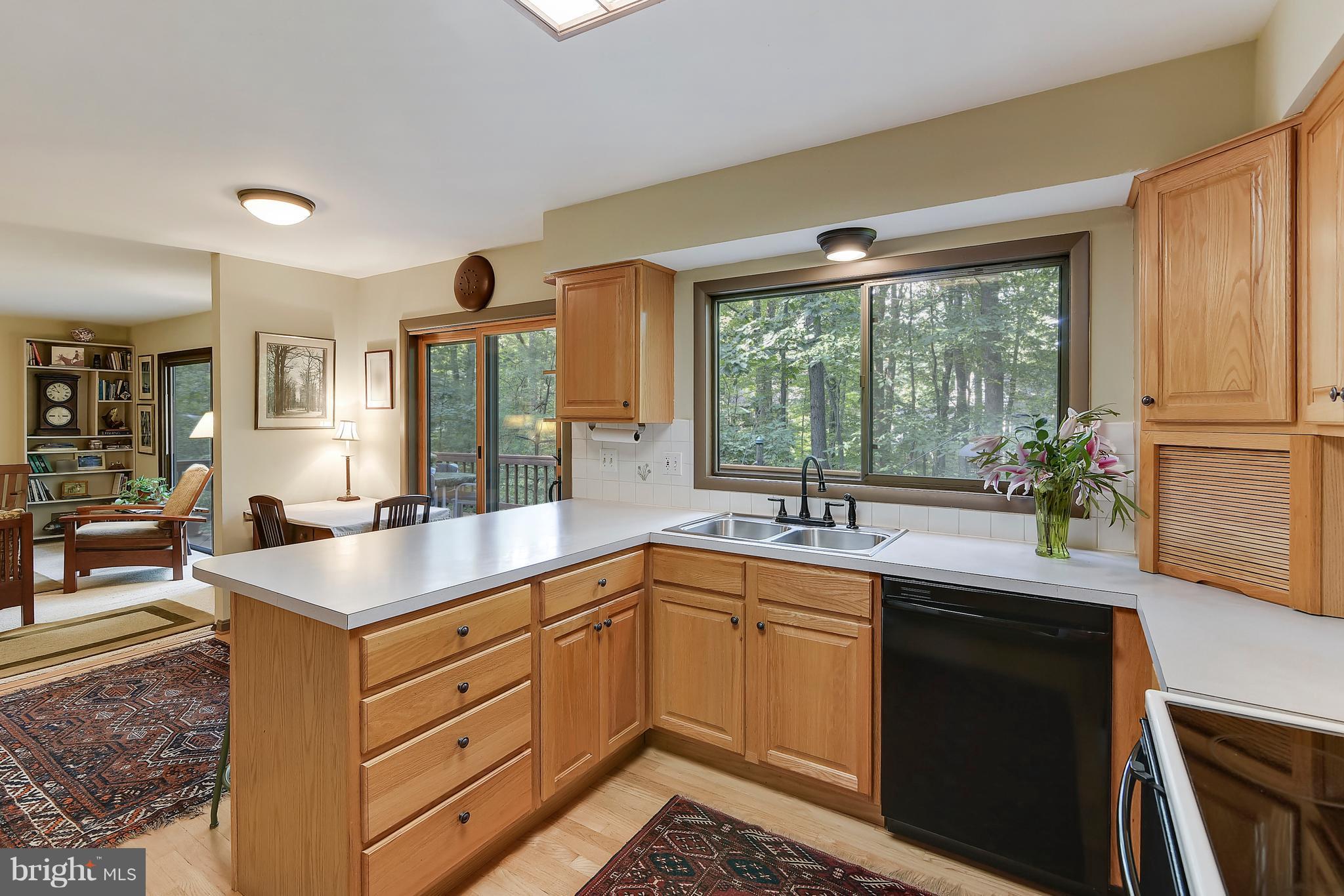 10908 Thanlet Lane Reston, VA 20190 - Photo 10 of 30 Kitchen