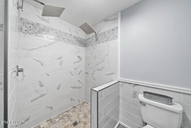 $569,900 | 1383 Old Bean Shed Road, Clarkrange, TN 38553