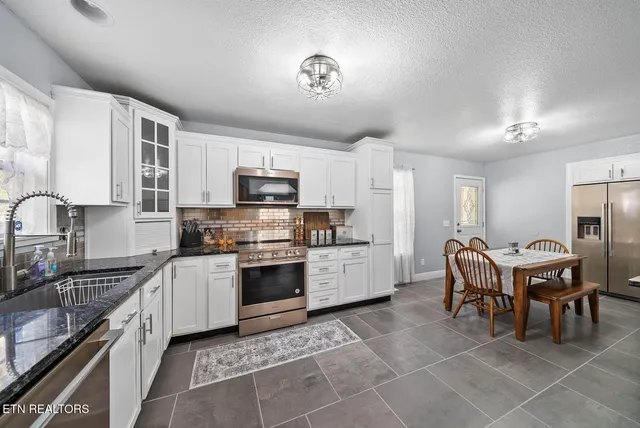 $569,900 | 1383 Old Bean Shed Road, Clarkrange, TN 38553